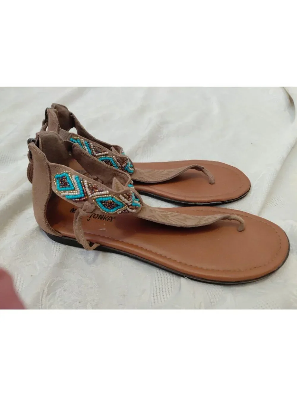 Minnetonka Antigua Taupe Leather Turquoise Beaded BOHO Thong Sandals 9